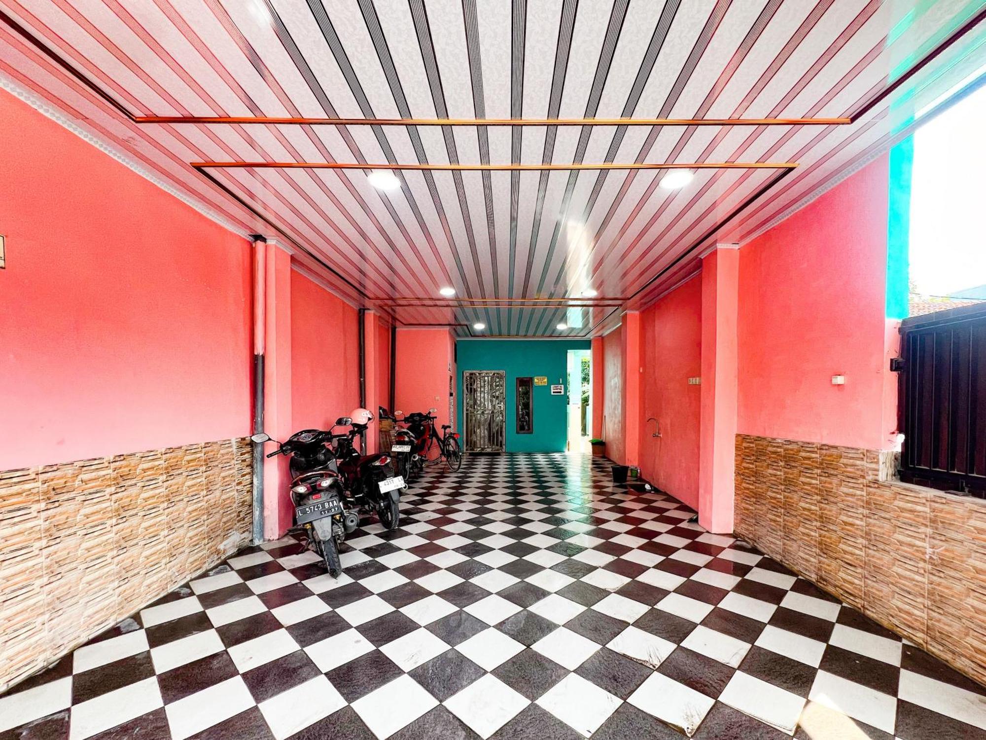 Reddoorz Near Sunrise Mall Mojokerto 외부 사진