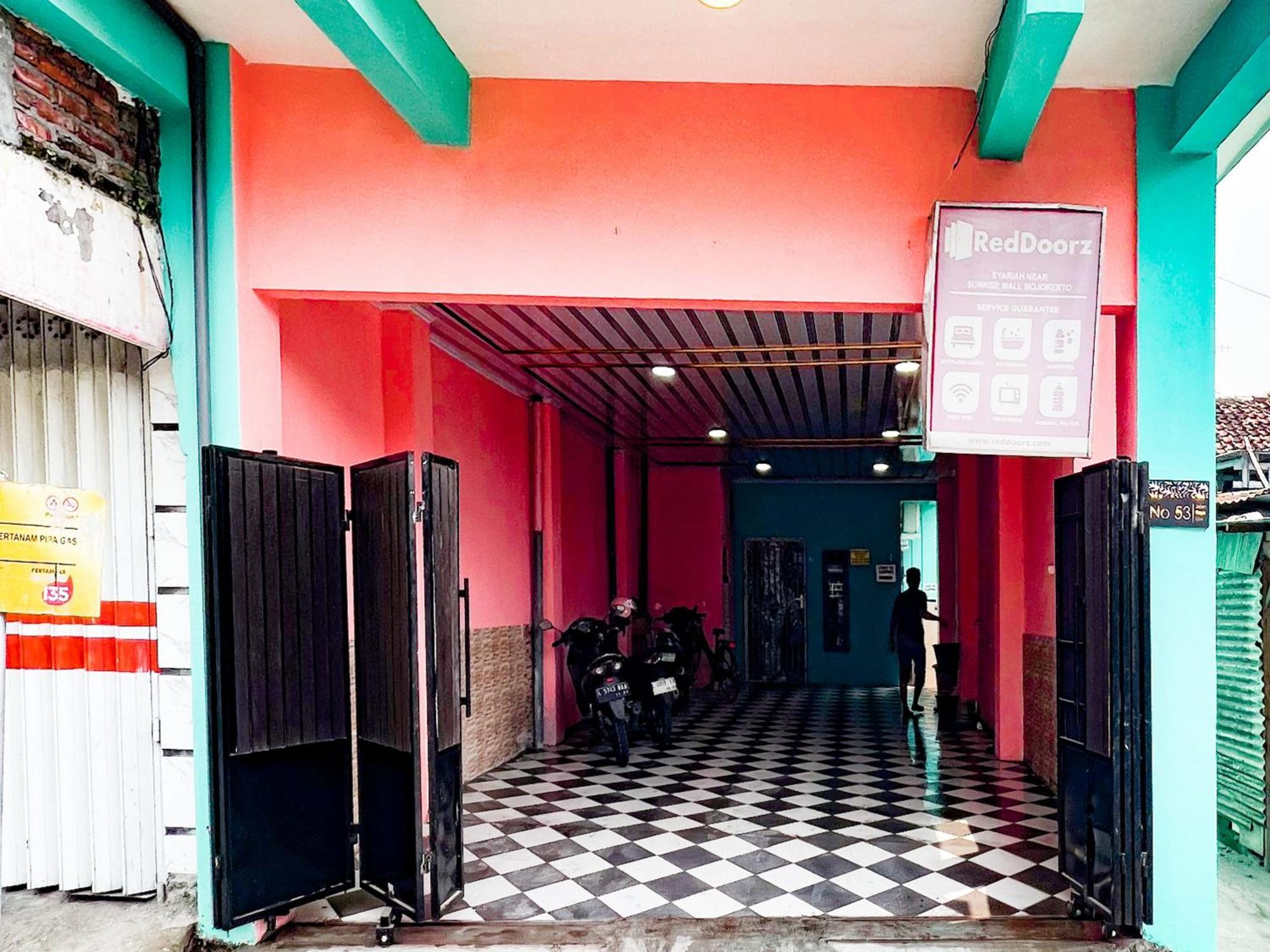 Reddoorz Near Sunrise Mall Mojokerto 외부 사진